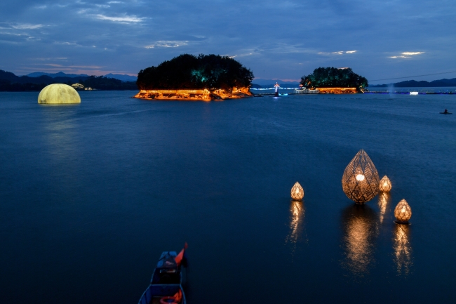 陳建榮《月光島夜色》.JPG